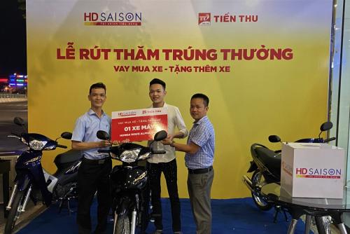 Chúc mừng khách hàng HD SAISON trúng xe Honda tại Tiến Thu